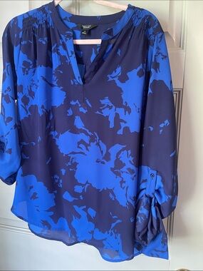 Simply Vera Vera Wang Blue and Navy Floral Split-Neck Blouse